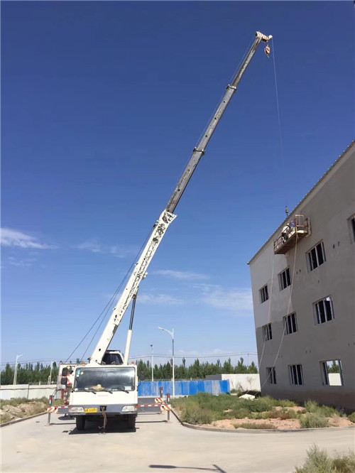 太康县“轻装强干”—— 吊车的 “轻量化臂架” 技术